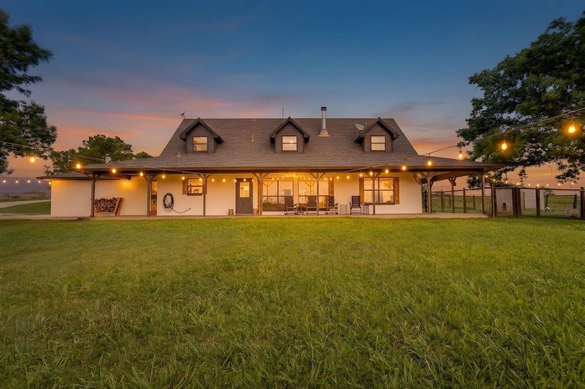 11533 FM 2258, Grandview, TX — ranch house at dusk